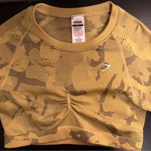 Gym shark camo crop-top longsleeve